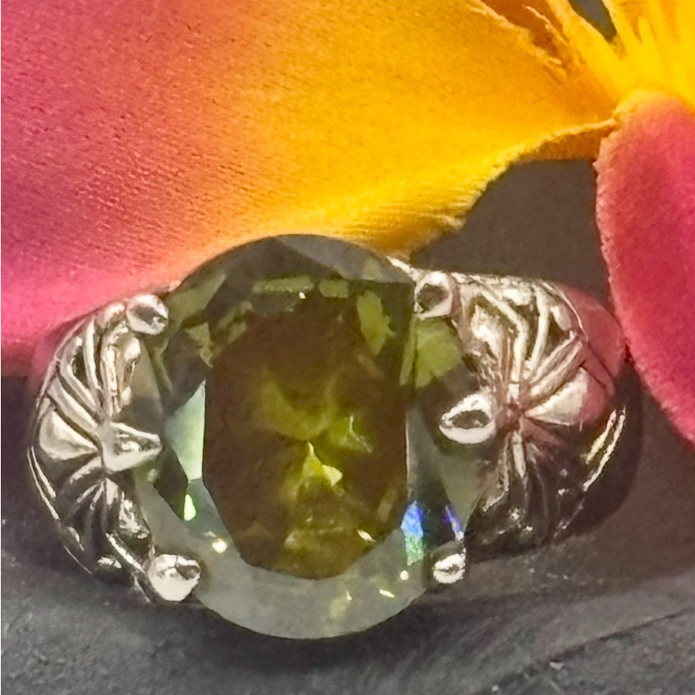 Peridot Gemstone Silver Ring - Picture 7 of 9
